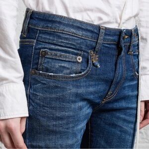 R 13 Women’s mid-rise boy skinny blue jeans - size 28